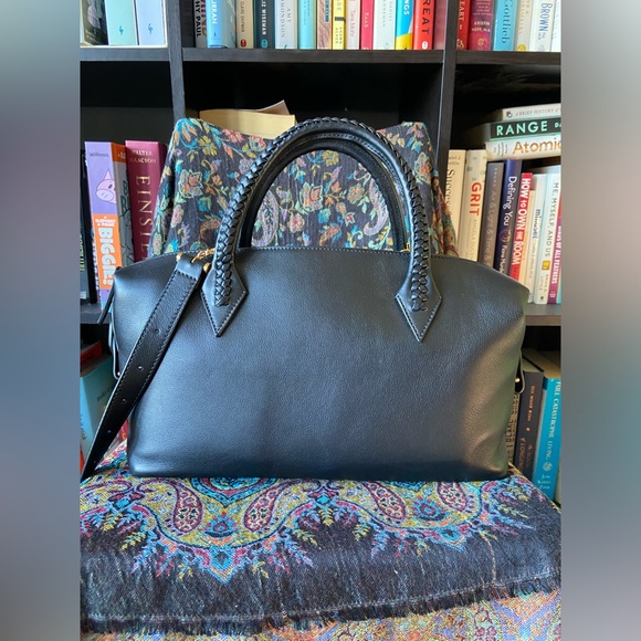 🌸SOLD🌸 Metier Perriand City Small in Black with Gold Hardware - Picture 2 of 12